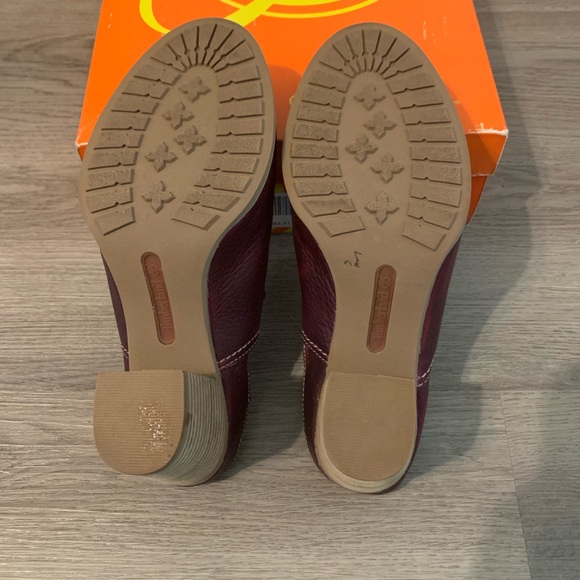 Like new Timberland clogs Size 8 1/2 - Picture 4 of 4